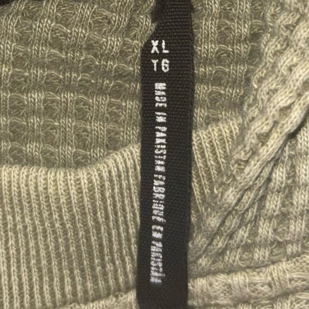 Urban Outfitters Women’s Cropped Hoodie Shirt Thermal Waffle Size XL Relaxed Fit - Picture 9 of 9